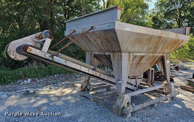 image for item OG9530 Doyle  hopper feeder