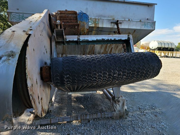 image for item OG9530 Doyle  hopper feeder