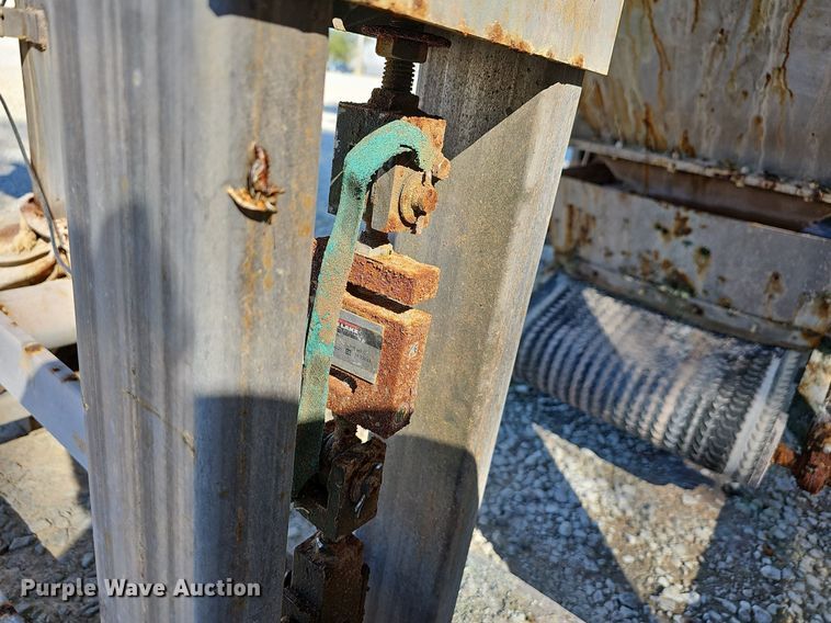 image for item OG9530 Doyle  hopper feeder