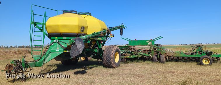 image for item OL9043 2007 John Deere 1890  air seeder