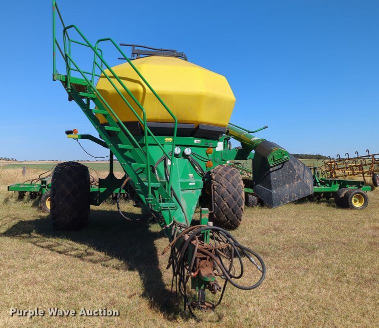 image for item OL9043 2007 John Deere 1890  air seeder