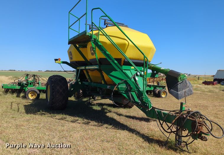 image for item OL9043 2007 John Deere 1890  air seeder