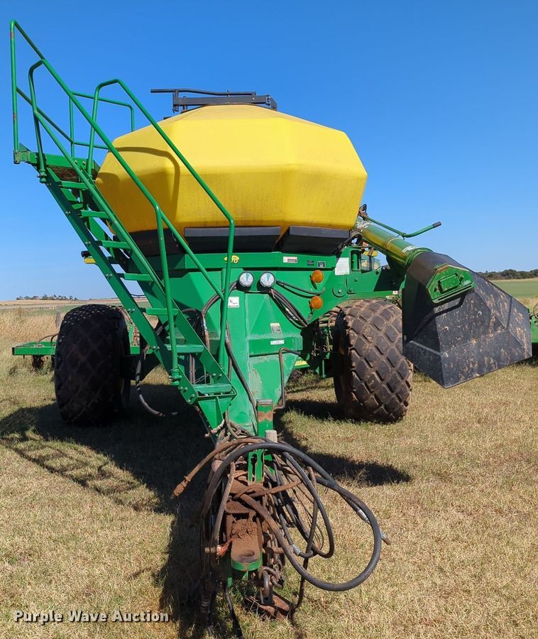 image for item OL9043 2007 John Deere 1890  air seeder