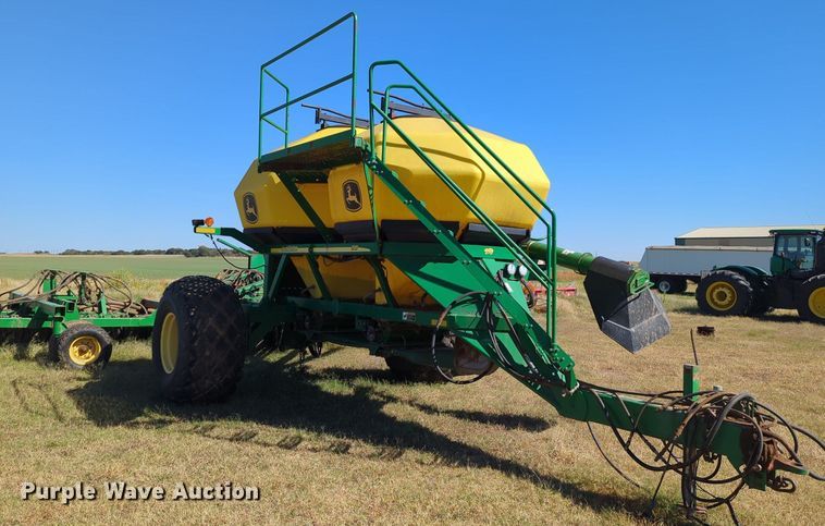 image for item OL9043 2007 John Deere 1890  air seeder