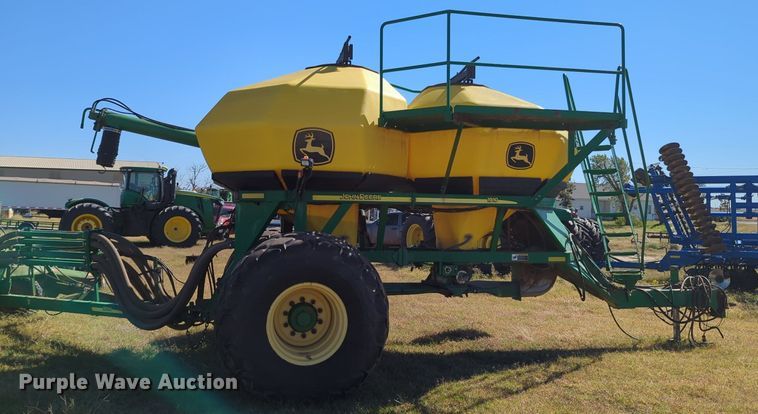image for item OL9043 2007 John Deere 1890  air seeder