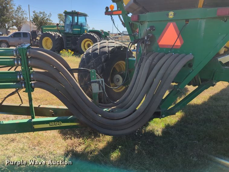 image for item OL9043 2007 John Deere 1890  air seeder