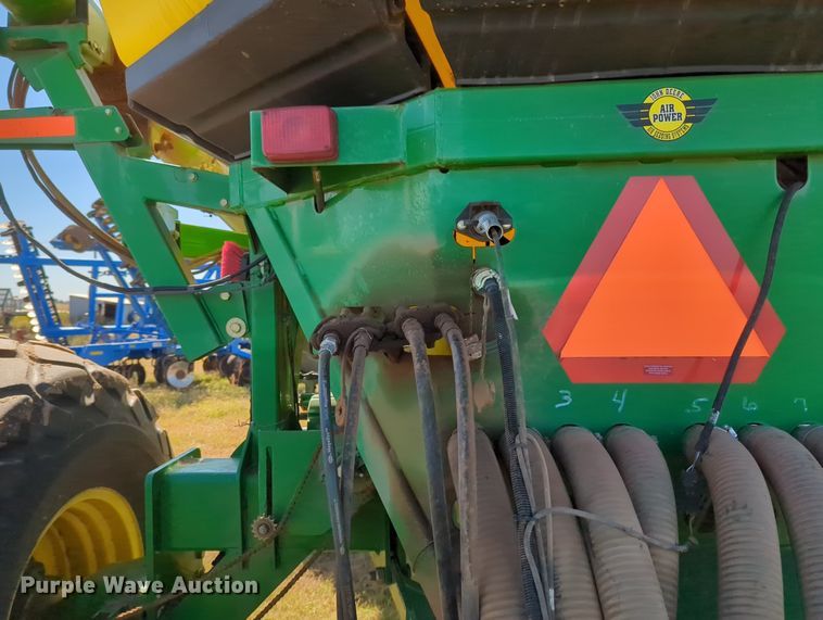 image for item OL9043 2007 John Deere 1890  air seeder