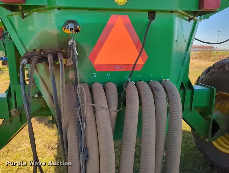image for item OL9043 2007 John Deere 1890  air seeder