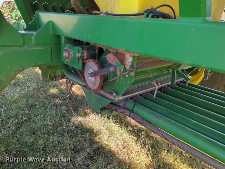 image for item OL9043 2007 John Deere 1890  air seeder