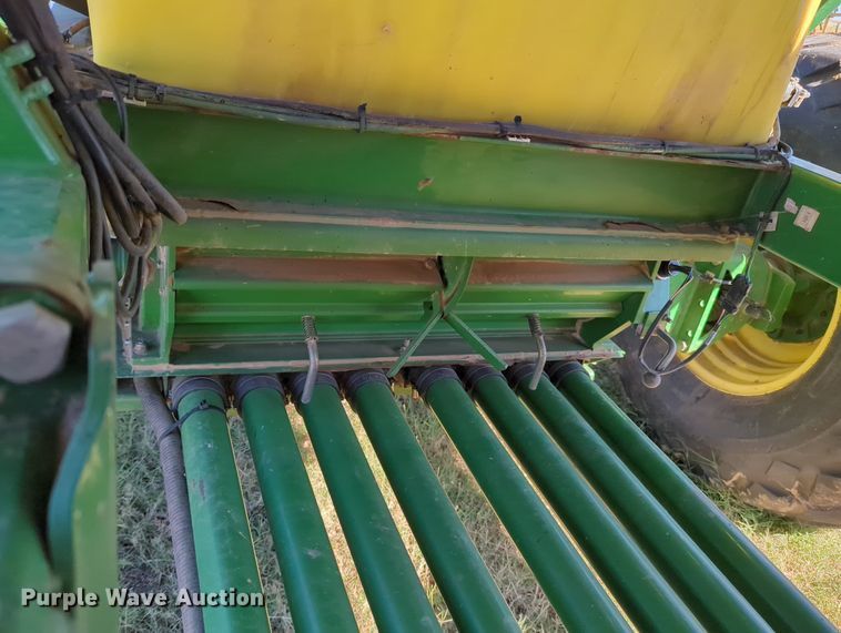 image for item OL9043 2007 John Deere 1890  air seeder