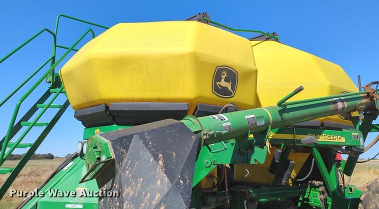 image for item OL9043 2007 John Deere 1890  air seeder