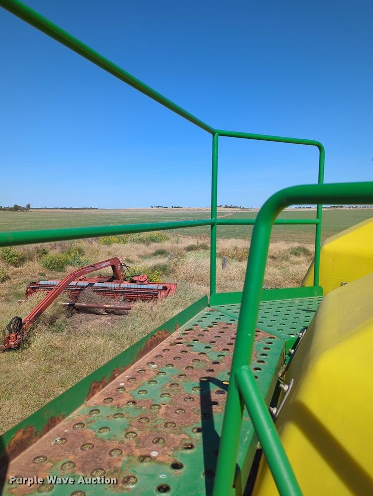 image for item OL9043 2007 John Deere 1890  air seeder