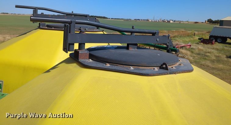 image for item OL9043 2007 John Deere 1890  air seeder