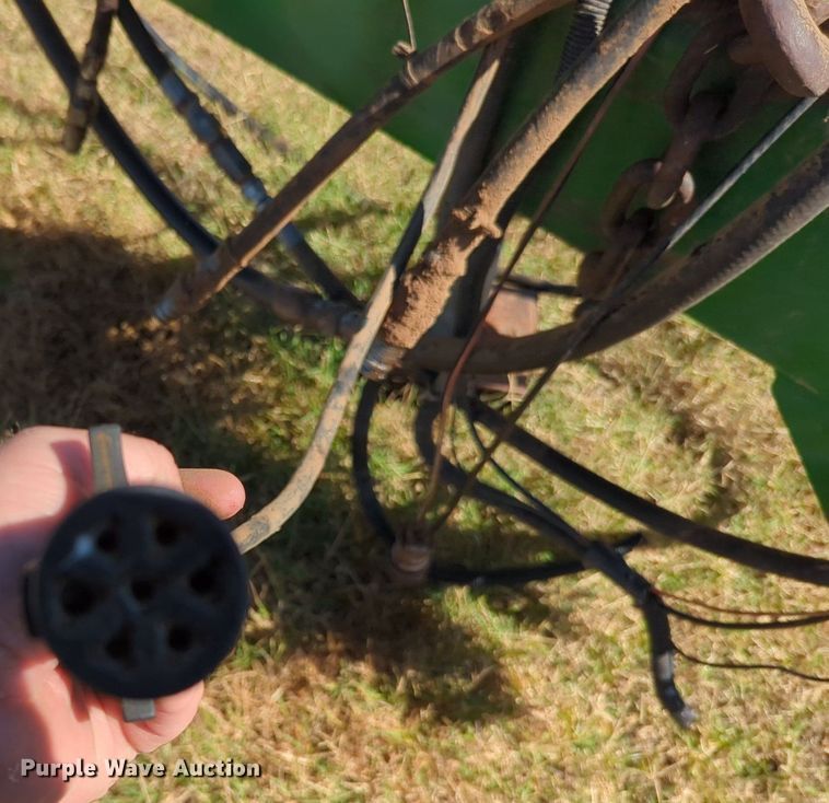 image for item OL9043 2007 John Deere 1890  air seeder