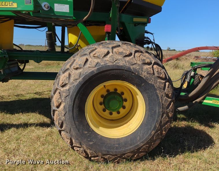 image for item OL9043 2007 John Deere 1890  air seeder
