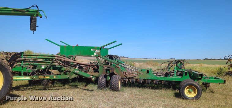 image for item OL9043 2007 John Deere 1890  air seeder