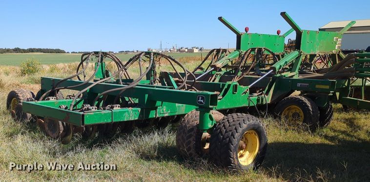 image for item OL9043 2007 John Deere 1890  air seeder