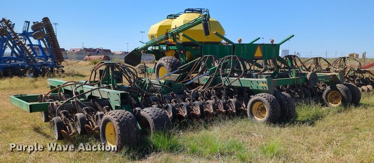 image for item OL9043 2007 John Deere 1890  air seeder