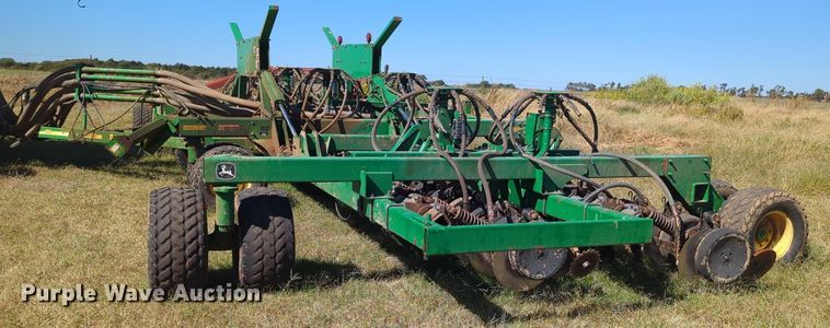 image for item OL9043 2007 John Deere 1890  air seeder