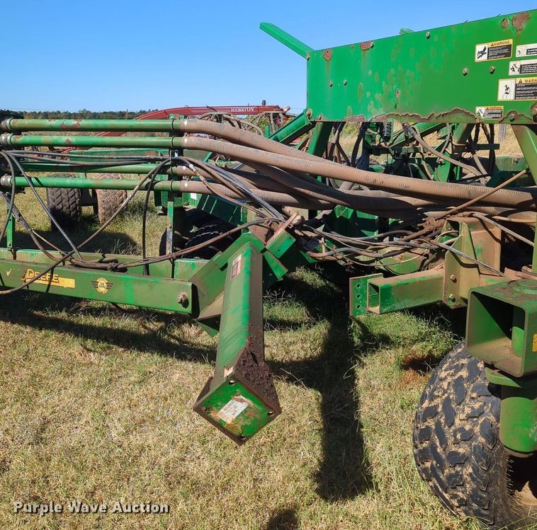 image for item OL9043 2007 John Deere 1890  air seeder