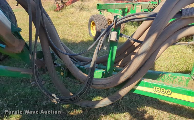 image for item OL9043 2007 John Deere 1890  air seeder