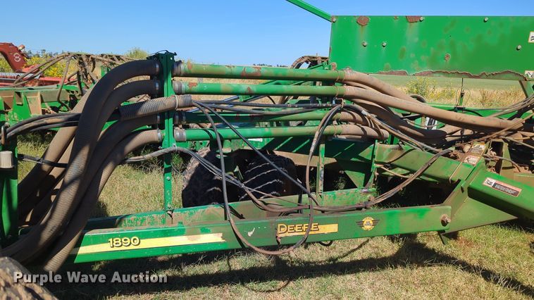 image for item OL9043 2007 John Deere 1890  air seeder