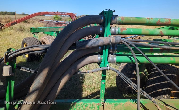 image for item OL9043 2007 John Deere 1890  air seeder