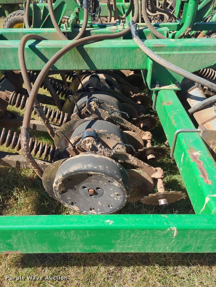 image for item OL9043 2007 John Deere 1890  air seeder