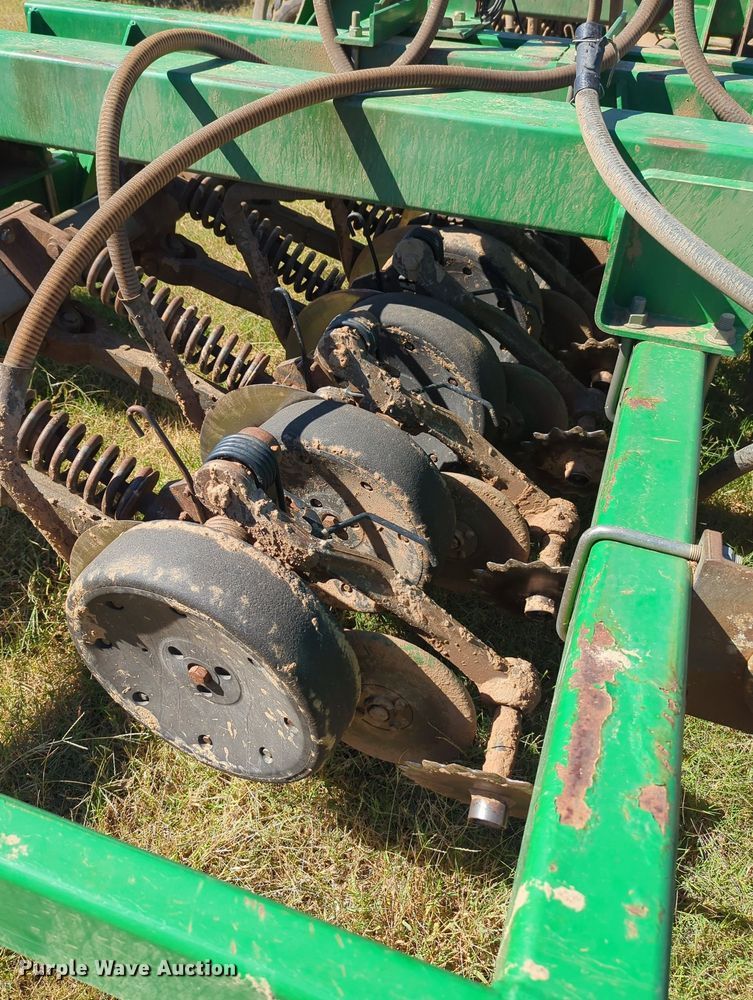 image for item OL9043 2007 John Deere 1890  air seeder