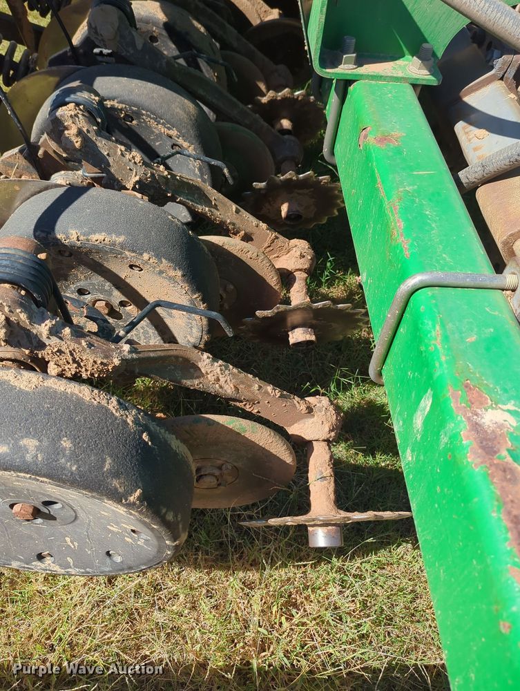 image for item OL9043 2007 John Deere 1890  air seeder