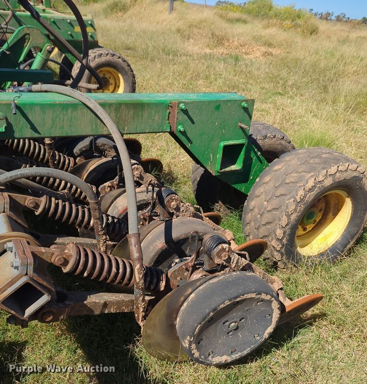 image for item OL9043 2007 John Deere 1890  air seeder