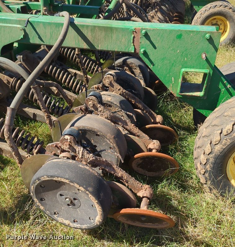 image for item OL9043 2007 John Deere 1890  air seeder