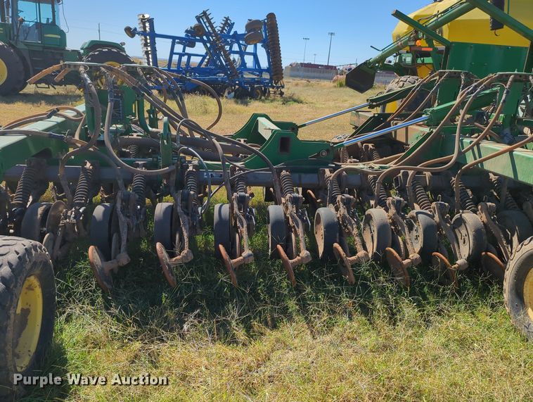 image for item OL9043 2007 John Deere 1890  air seeder