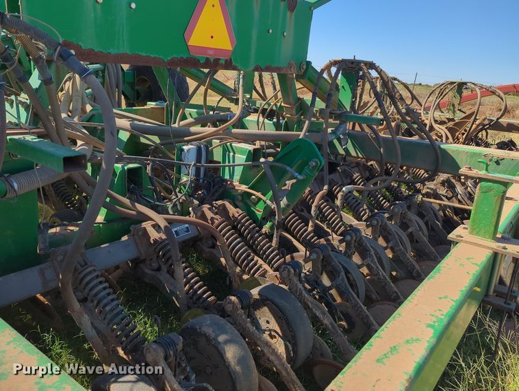 image for item OL9043 2007 John Deere 1890  air seeder