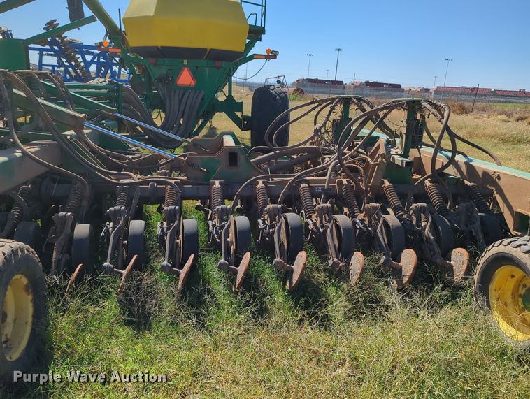 image for item OL9043 2007 John Deere 1890  air seeder