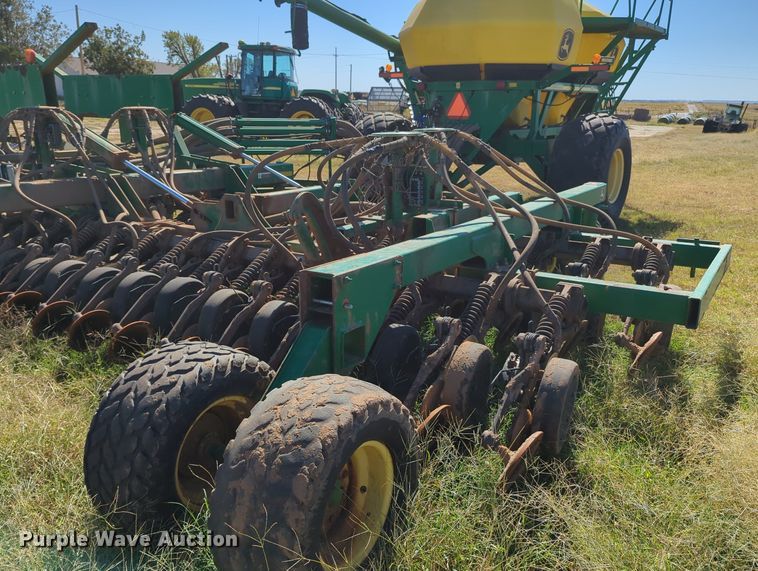 image for item OL9043 2007 John Deere 1890  air seeder