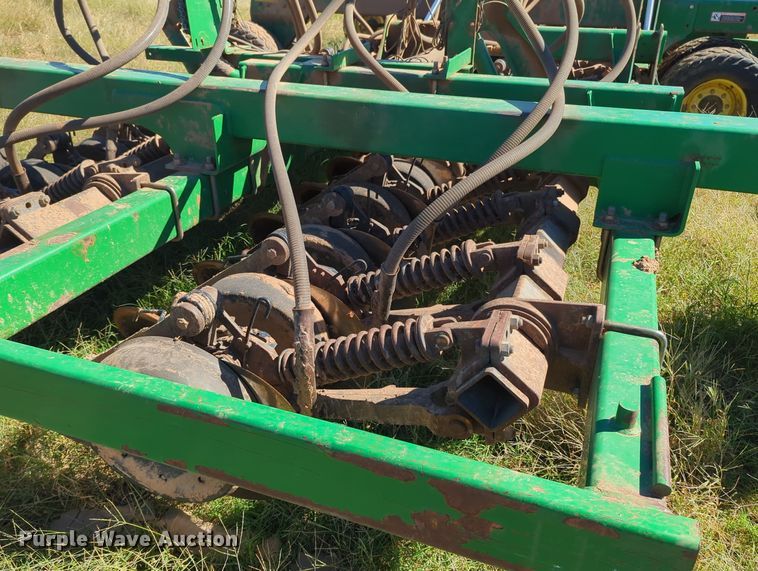 image for item OL9043 2007 John Deere 1890  air seeder