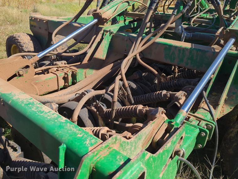 image for item OL9043 2007 John Deere 1890  air seeder