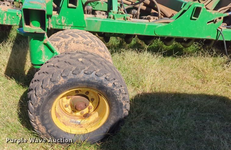 image for item OL9043 2007 John Deere 1890  air seeder
