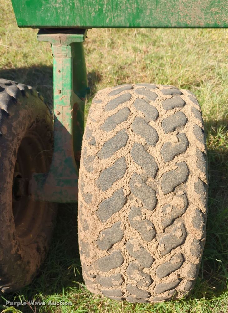 image for item OL9043 2007 John Deere 1890  air seeder