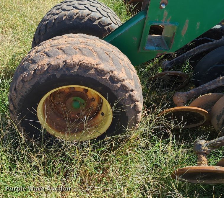 image for item OL9043 2007 John Deere 1890  air seeder