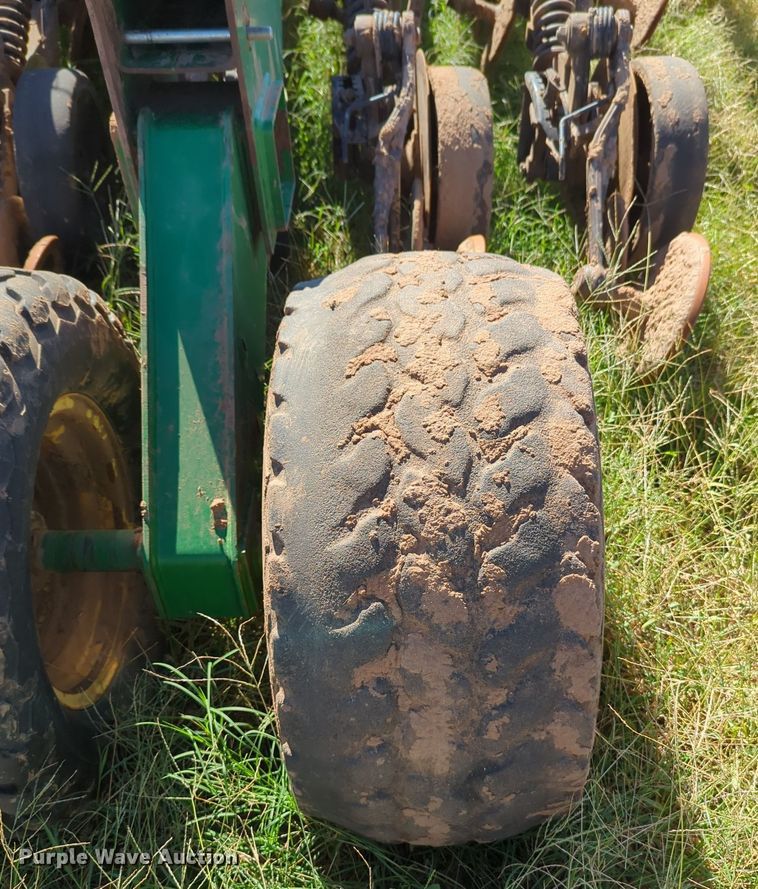 image for item OL9043 2007 John Deere 1890  air seeder
