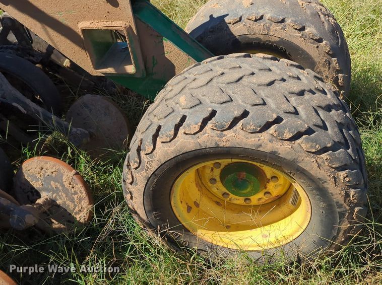 image for item OL9043 2007 John Deere 1890  air seeder