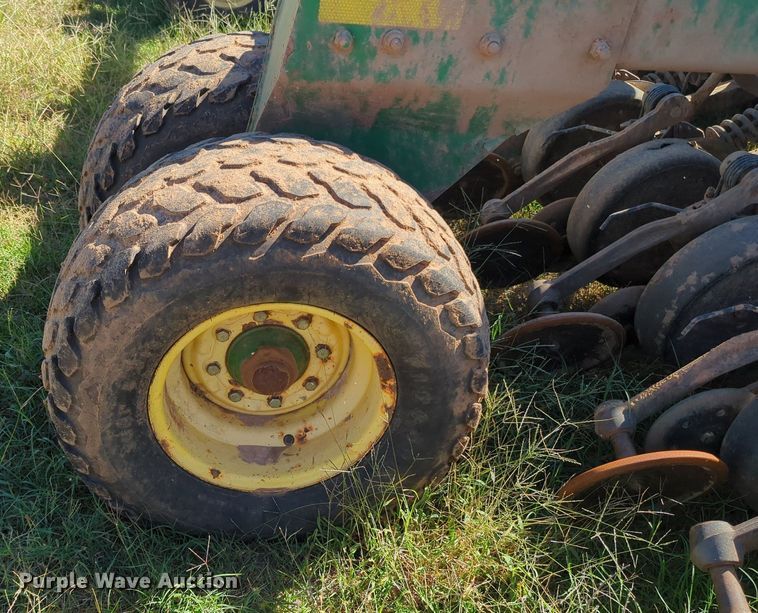 image for item OL9043 2007 John Deere 1890  air seeder