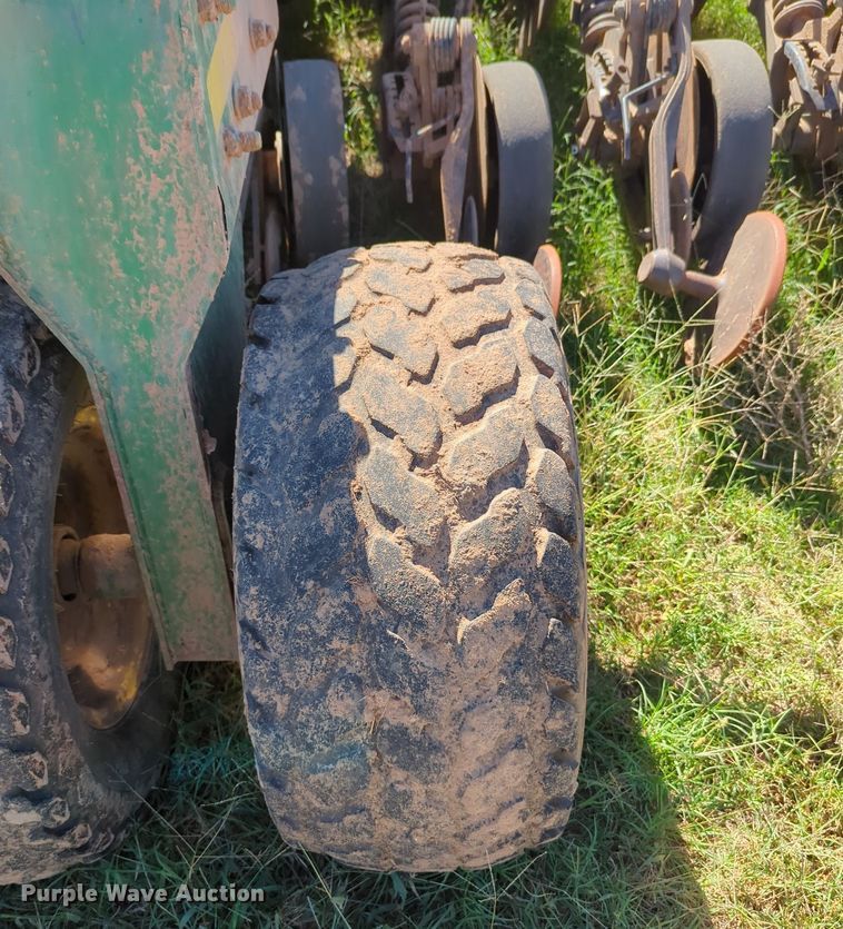 image for item OL9043 2007 John Deere 1890  air seeder