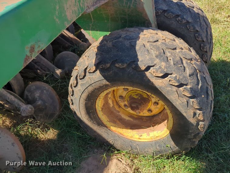 image for item OL9043 2007 John Deere 1890  air seeder