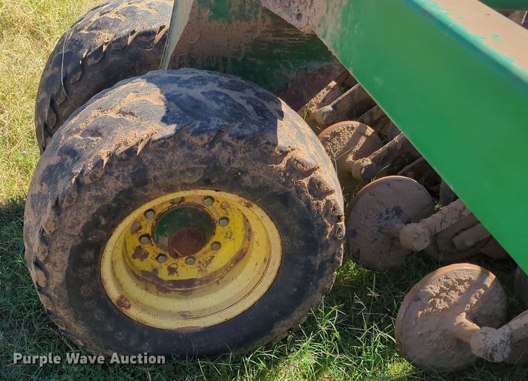 image for item OL9043 2007 John Deere 1890  air seeder