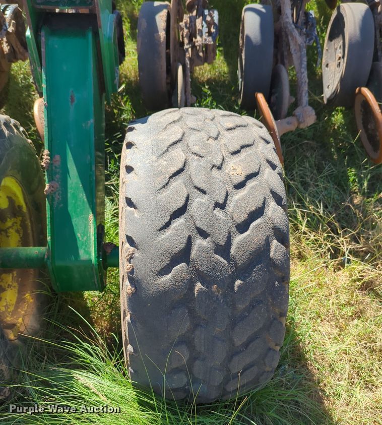 image for item OL9043 2007 John Deere 1890  air seeder