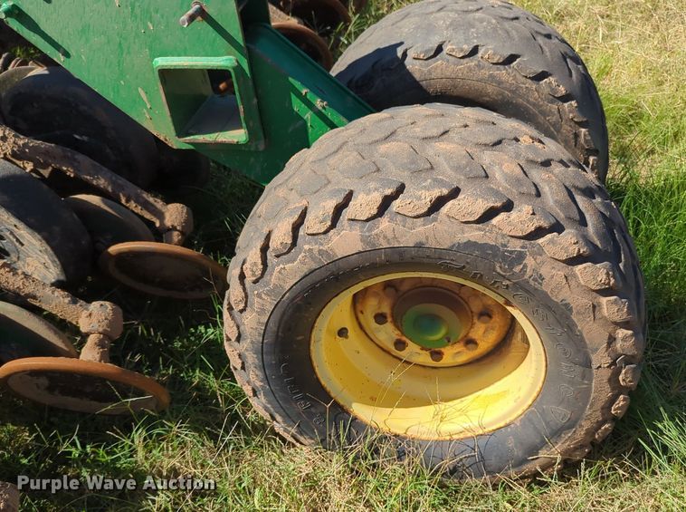 image for item OL9043 2007 John Deere 1890  air seeder