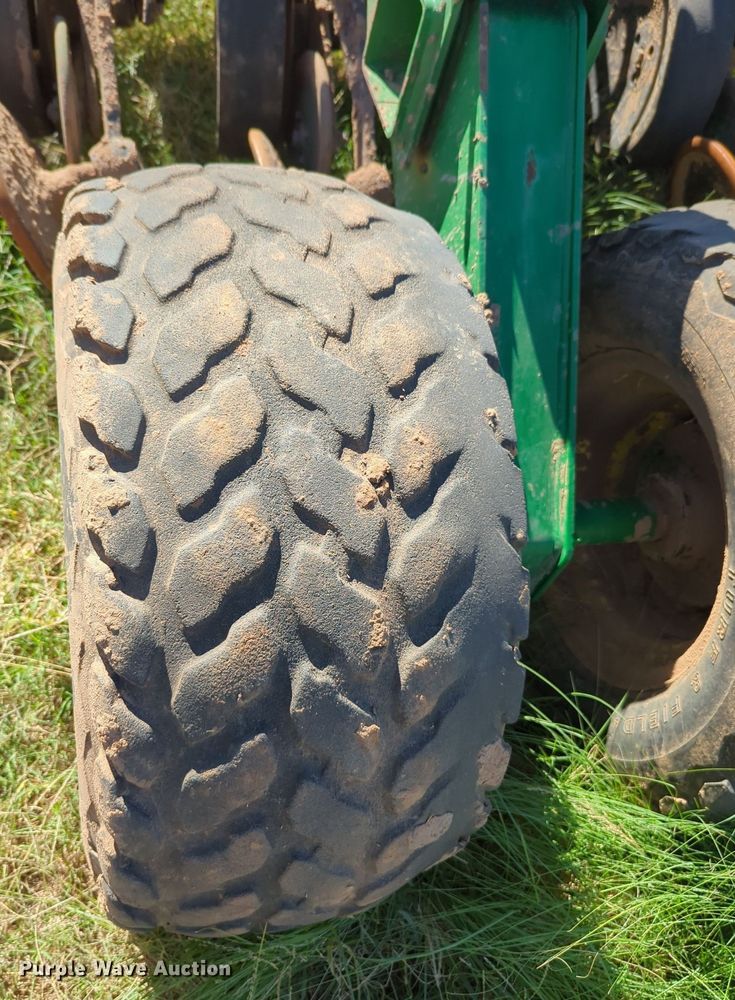 image for item OL9043 2007 John Deere 1890  air seeder